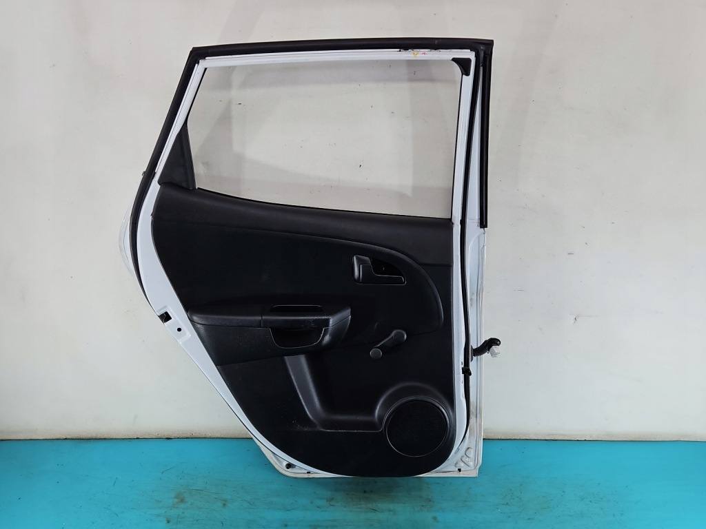 Дверь задний  левая kia venga hb 5d 09-14 белый 7f Доставка