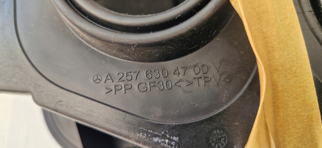 Mercedes 257 176 117 заливна горловина пального каркас в Україні