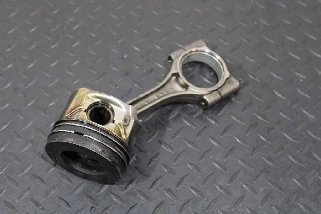 фото №1, Поршень шатун bmw x1 f48 2,0d 8580462