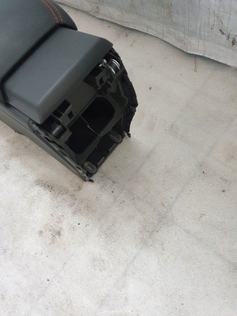 фото №8, Тунель підлокітник cla w117 amg