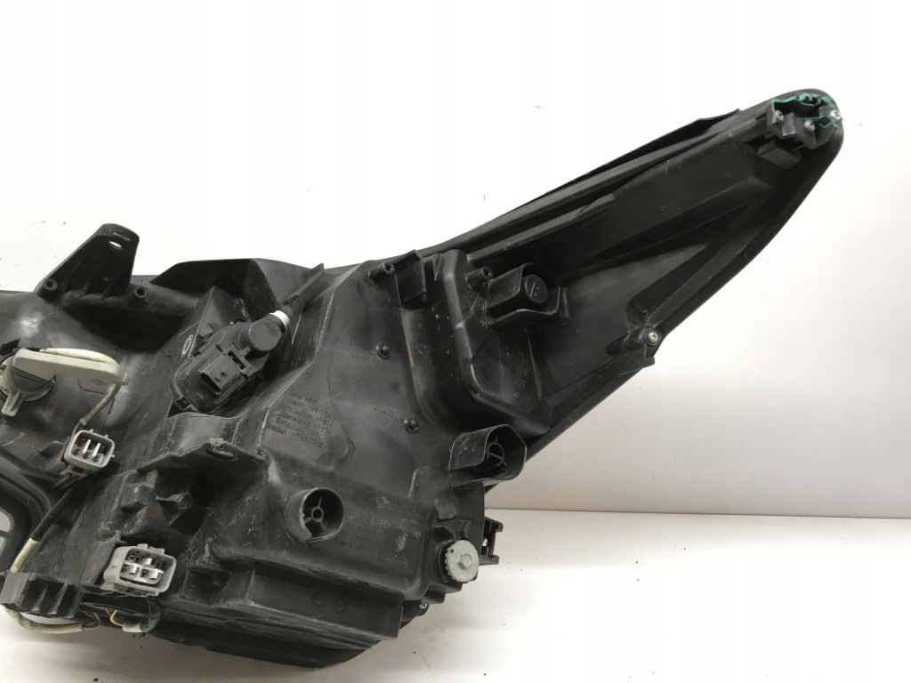 Toyota avensis t29 рестайлинг  full led фонарь  передняя правый Оригинал