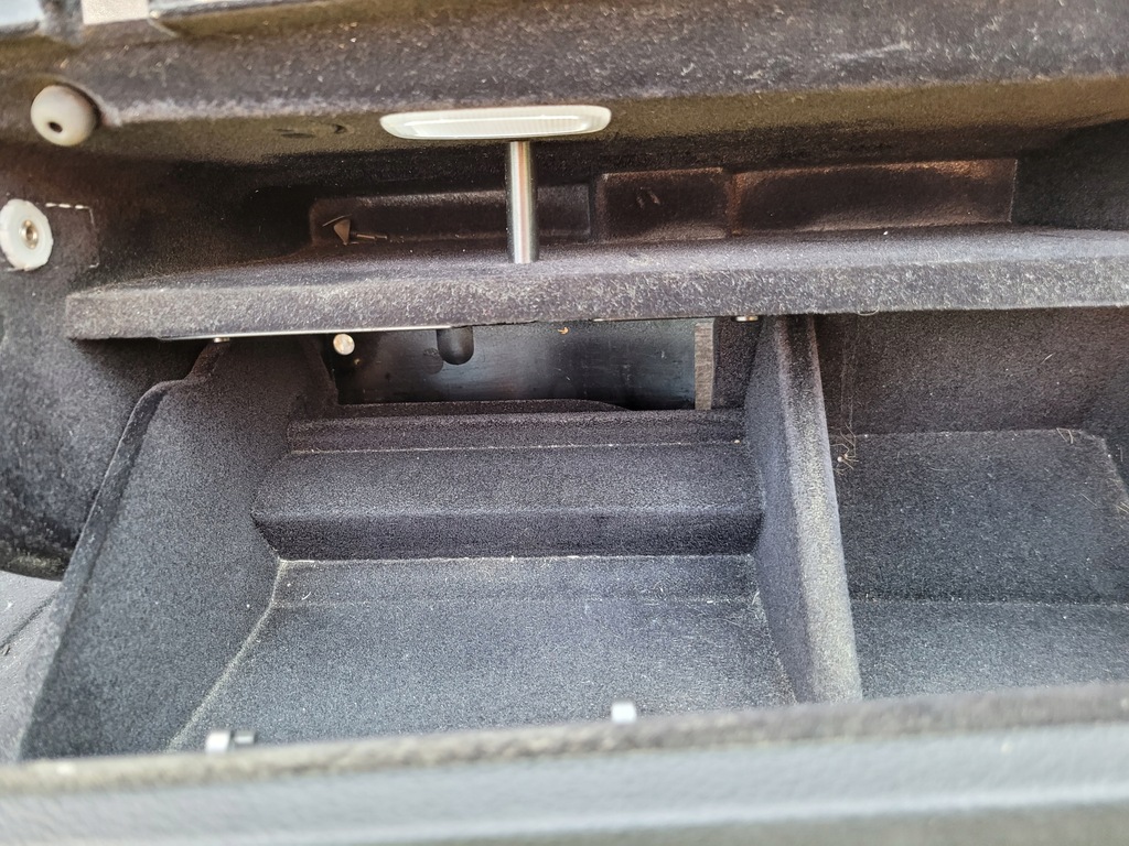 фото №5, Бардачок пасажира mercedes w212 a2126800291 europa