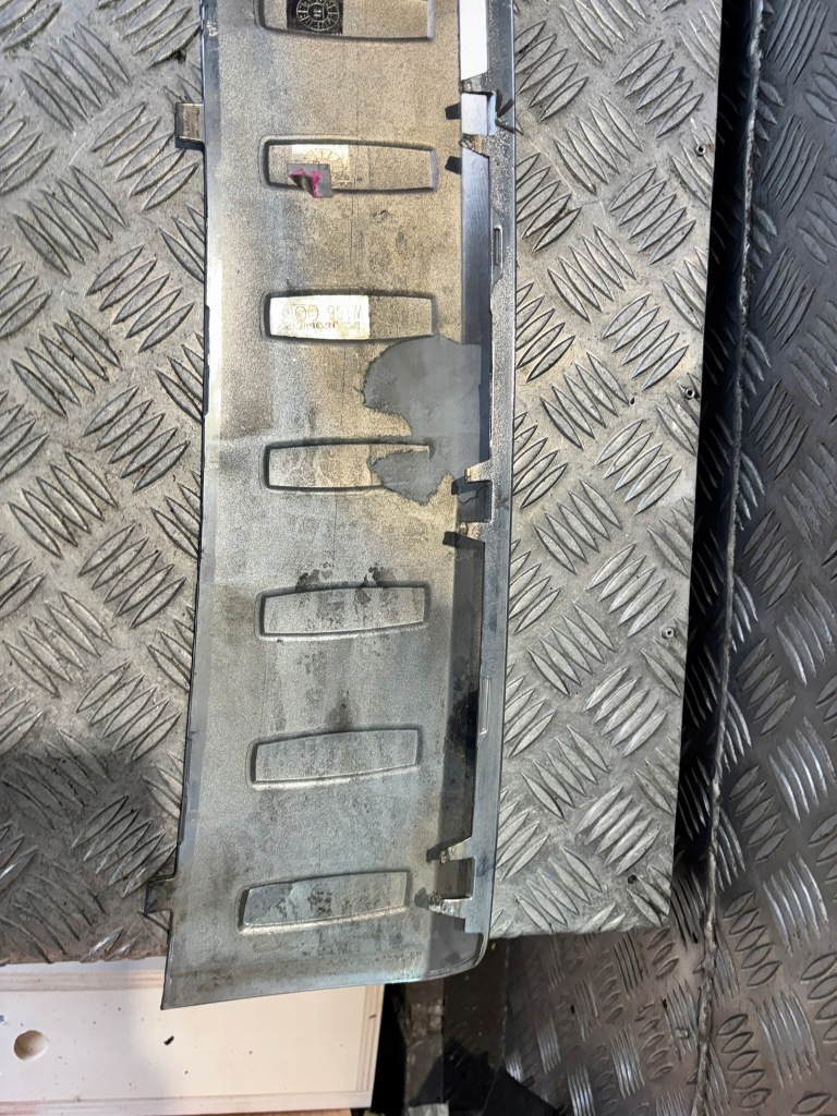 Хром накладка бампера задний  mercedes ml166 a1668852174 Недорого