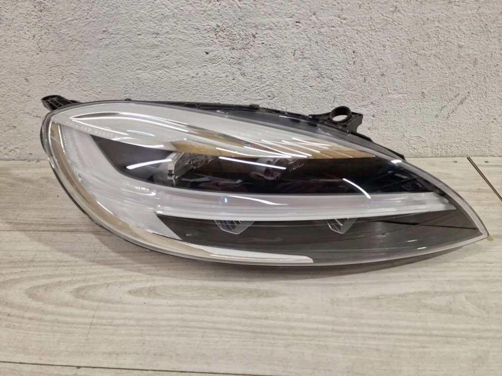 Купить Volvo v40 s40 xc40 рестайлинг  16-18 год правый  фара новая перед full led 32228484