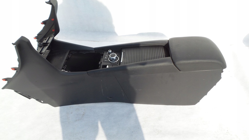 фото №9, Туннель средний подлокотник mazda 3 iii 2018 gmj666cm0a панель средний