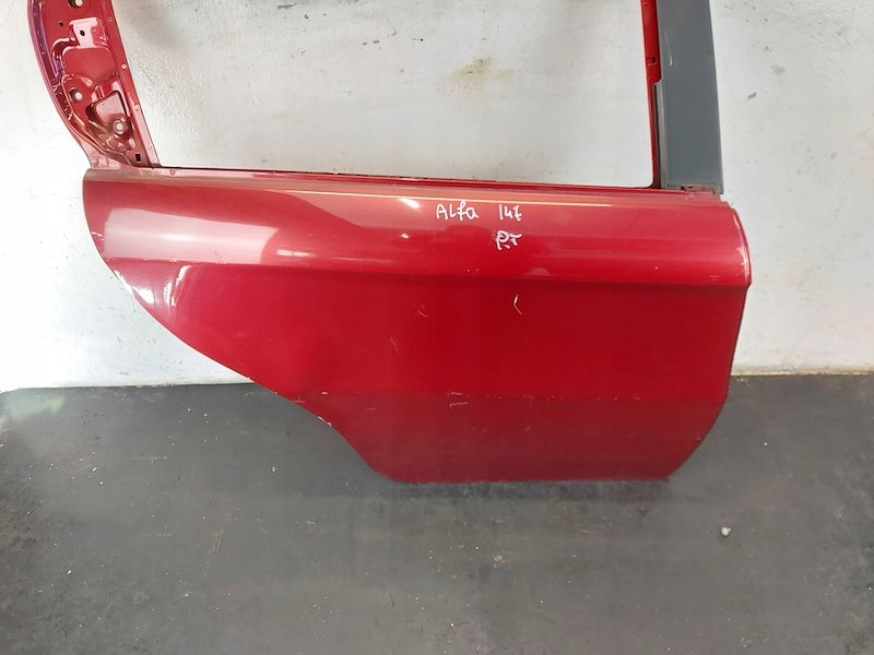 Дверь обшивка правый задний  правое задние alfa romeo 147 хэтчбек 937_ Киев