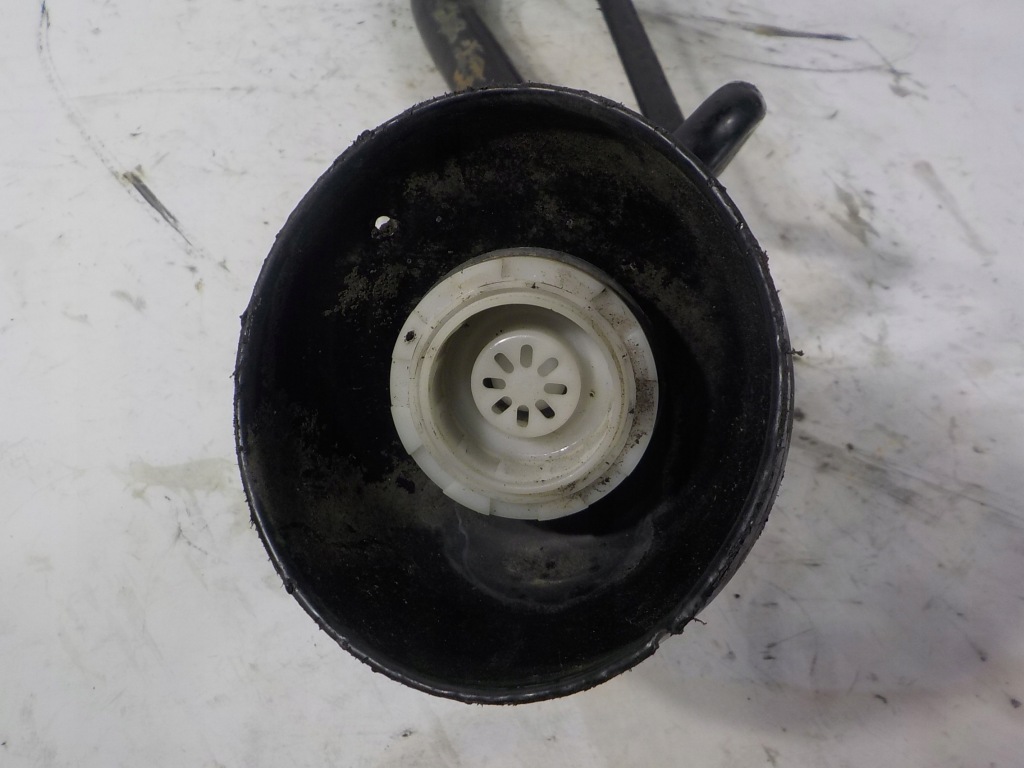 фото №4, Nissan x-trail t30 2.5 заливна горловина труба заливної пального