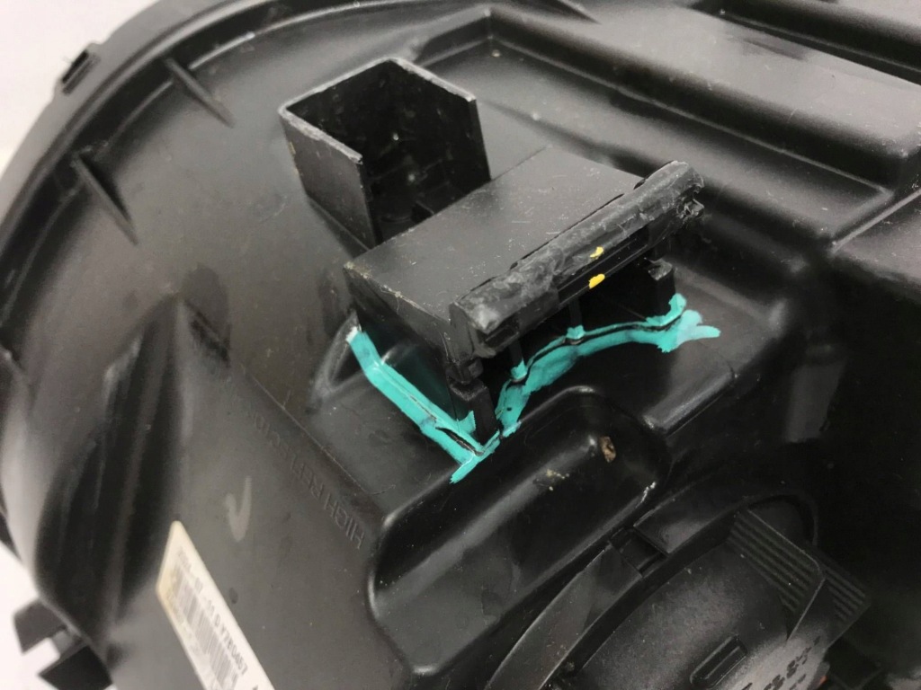 Ssangyong tivoli lift лампа ліва передня лінза + led zgm92-101030 Доставка