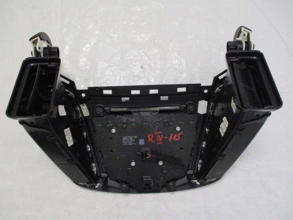 фото №8, Ford focus mk3 панель радио f1et18k811bd