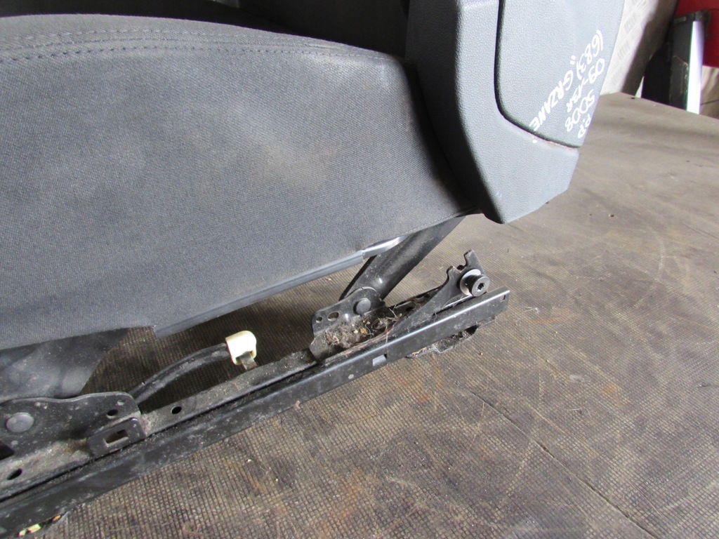 фото №13, Сиденье правый перед peugeot 5008 09-13r