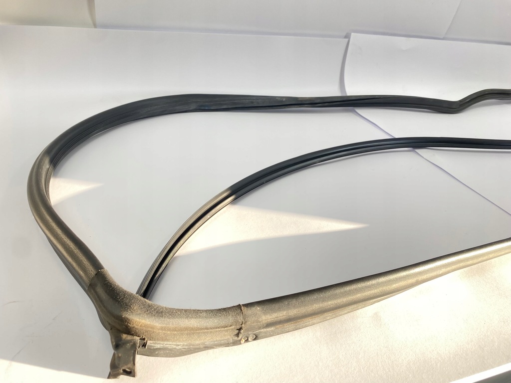 Прокладка дверь правых задних правый задний  mercedes w140 Оригинал