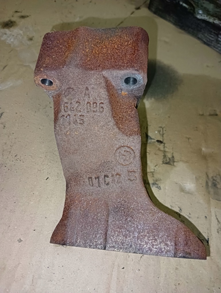 Купити Основа кронштейн турбіни mercedes 350 cdi i a6420961145
