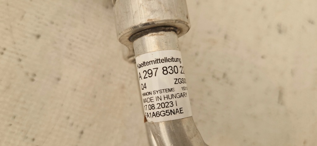 Mercedes eqe 295 трубка пабтрубок  кондиционера Оригинал