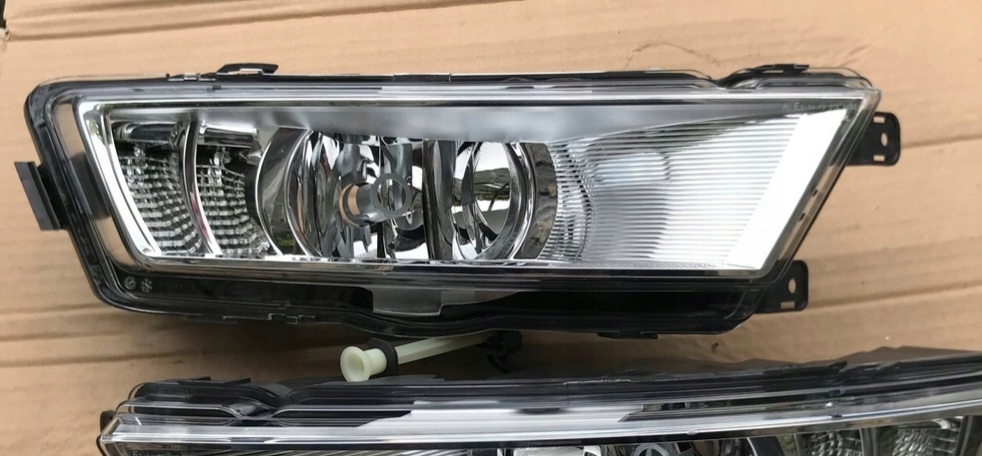 фото №1, Skoda rapid 5ja 12-18 протитуманна фара з led drl права правий
