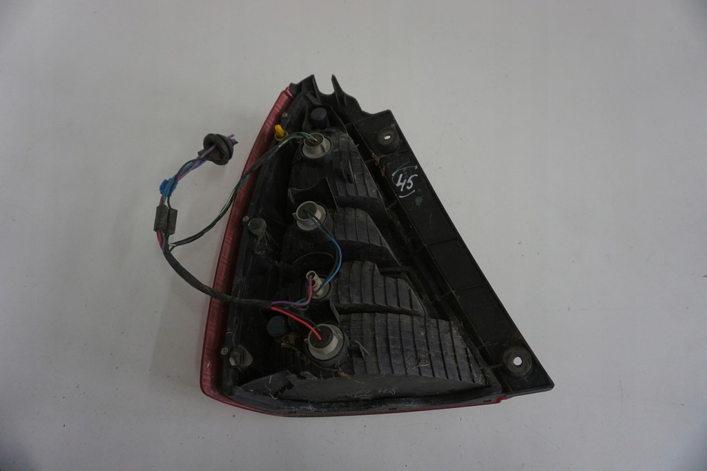 фото №3, Subaru forester sg ii лампа задняя правая 2002-2005rok