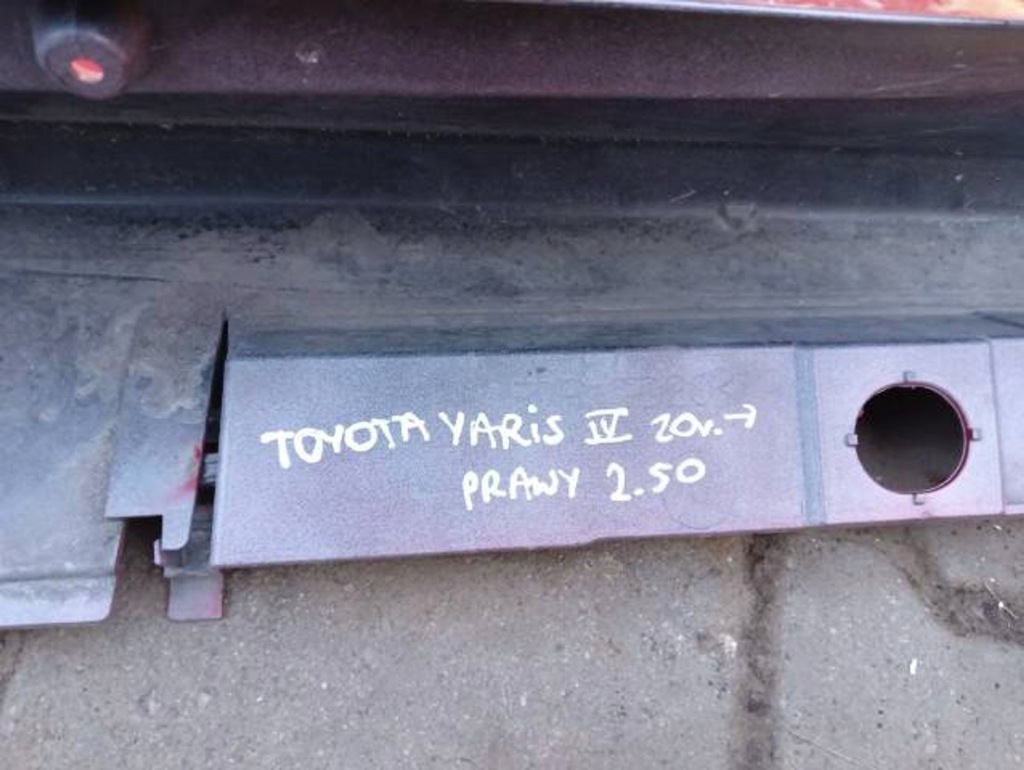 M29 toyota yaris iv порог накладка  порог правая 75850-k0080 с Разборки