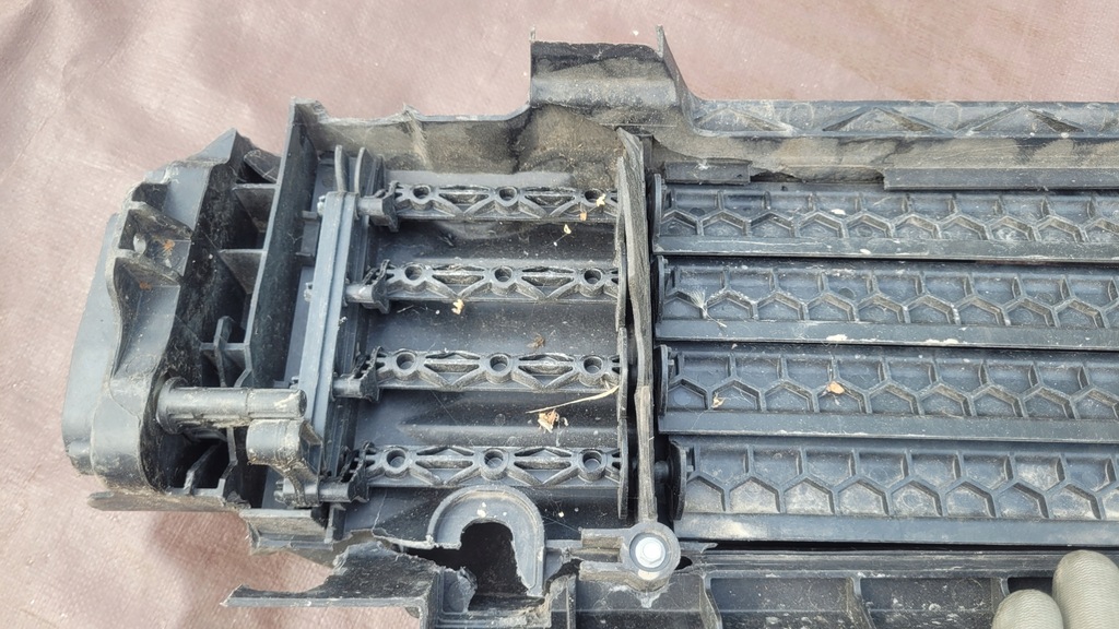 фото №7, Volvo xc40 воздуховод воздуха жалюзи шторка // 4607