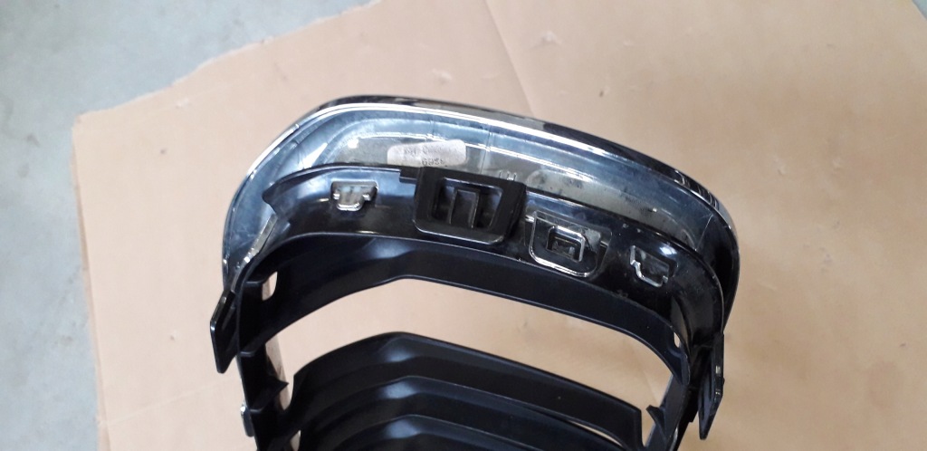 Решітка радіатора решітка радіатора решітка ліва bmw 1 f20 f21 рестайлінг  lci 7371747 в Україні