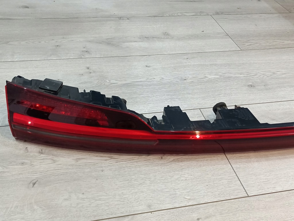 фото №6, Audi e-tron 4ke лампа кришки задня накладка середня 4ke945095b oryg