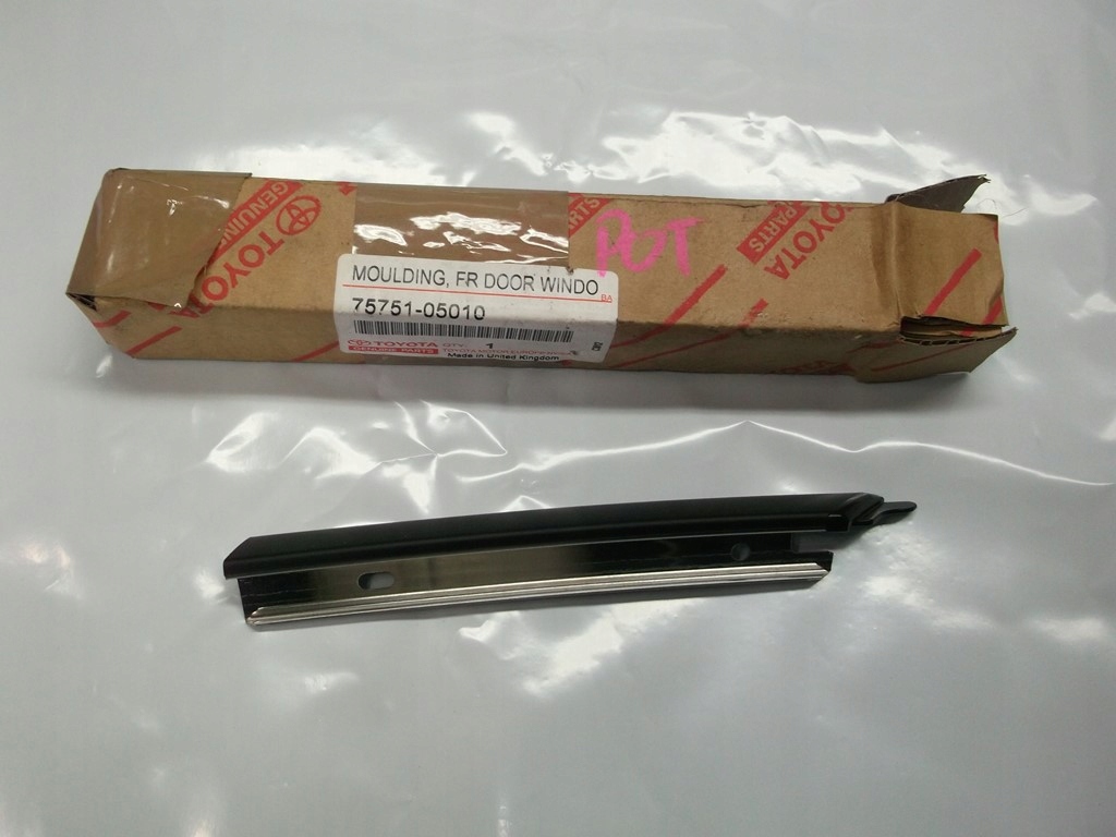 фото №1, Avensis t27 молдинг рамки дверь правых перед