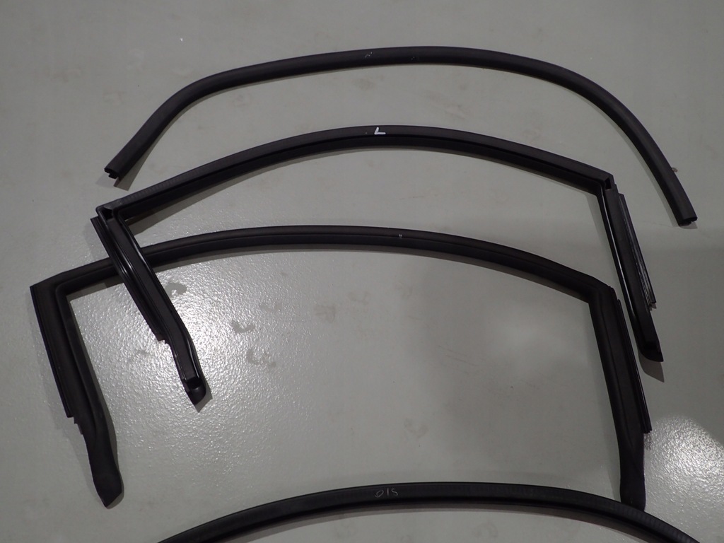 фото №2, Lamborghini aventador lp710 молдинг прокладка двері права r