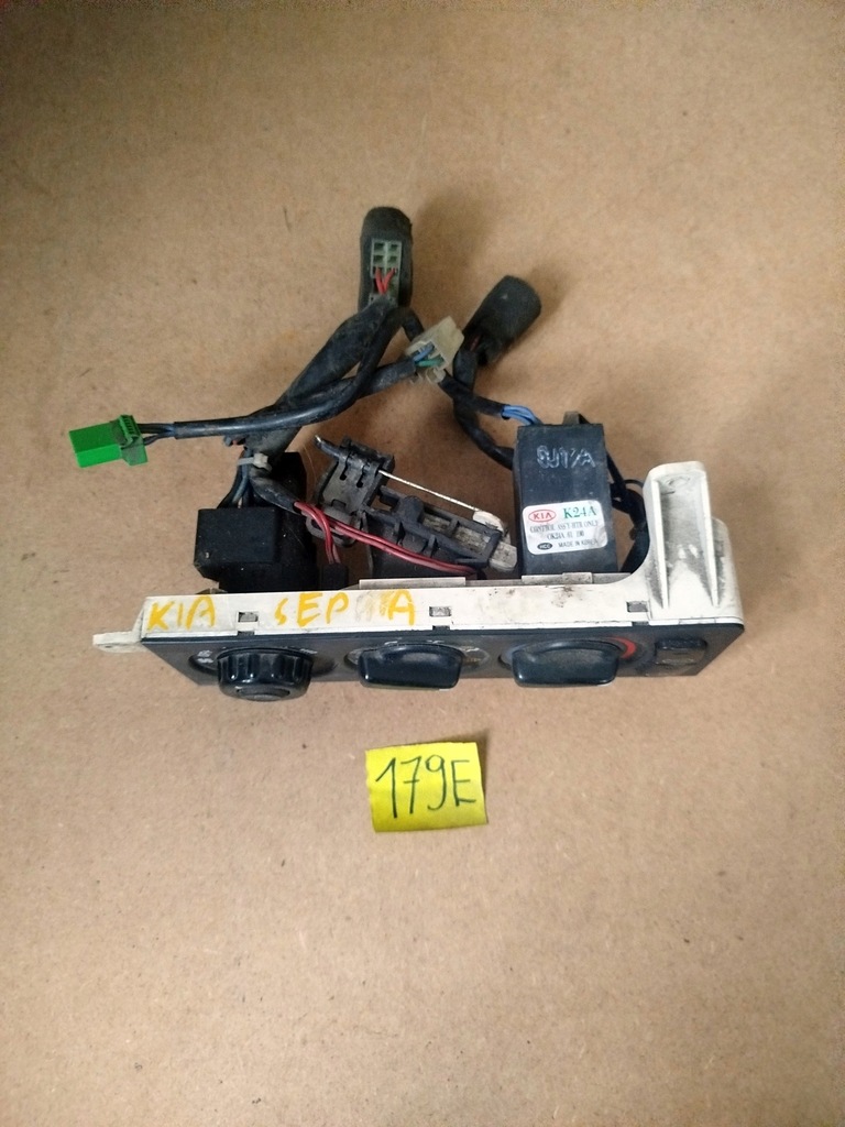 фото №1, Kia sephia 1 i панель обдув кондиціонера +роз'єми оригінал