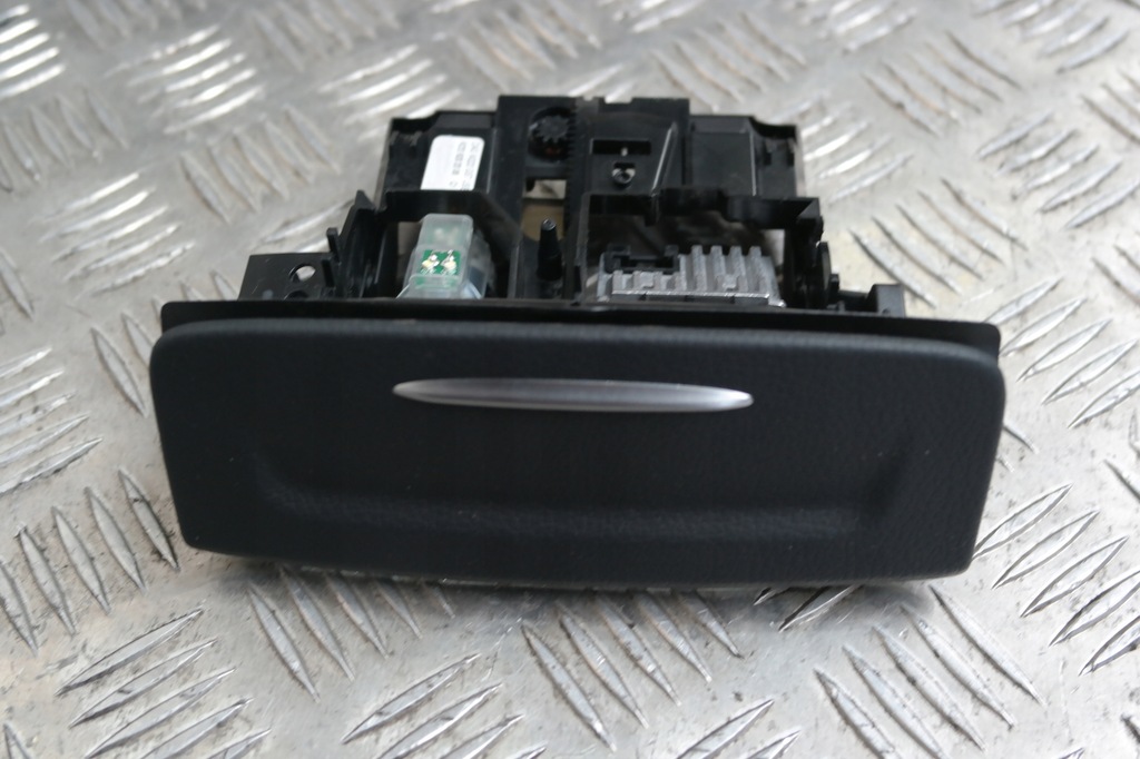 фото №1, Mercedes lci w222 панель usb пепельница