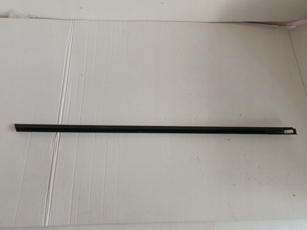 Молдинг ущільнювач двері перед лівий a1567250182 mercedes x156 gla в Україні