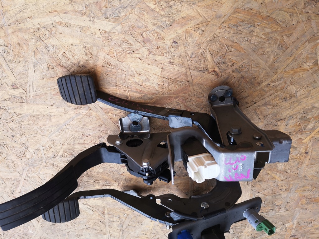 фото №4, Renault clio iv педали газа тормоза сцепления kpl