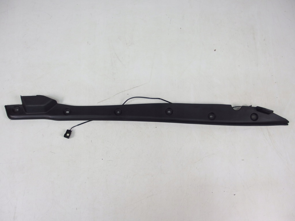 Купить Молдинг крышки багажника правая задняя tesla x