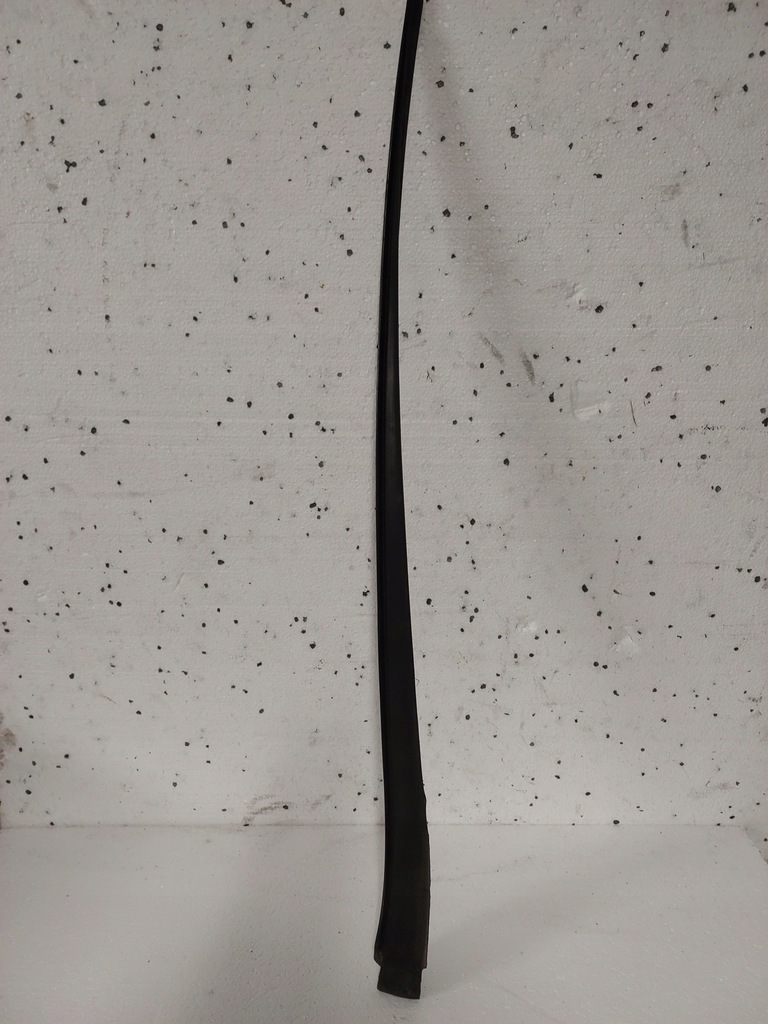 фото №1, Молдинг скло права vw golf v vi plus 5m0854328