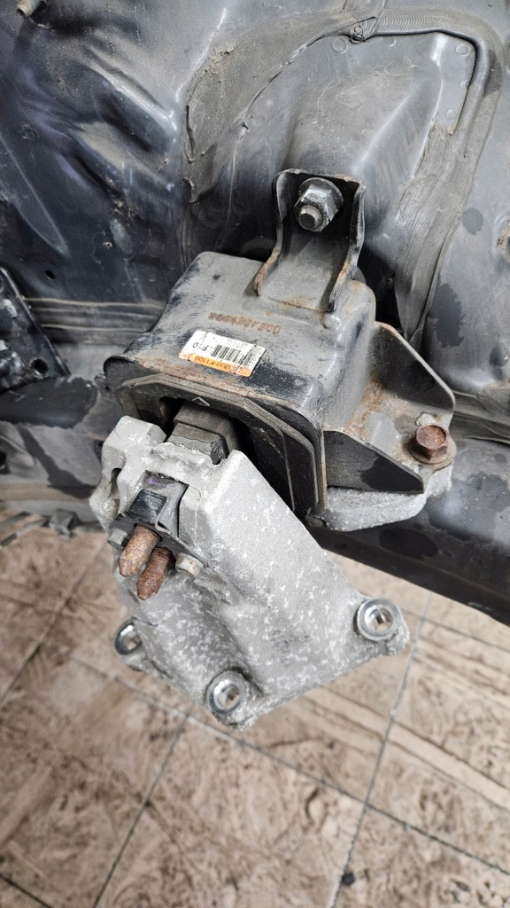 фото №1, Кронштейн двигателя левая kia sportage iv 1,7 crdi