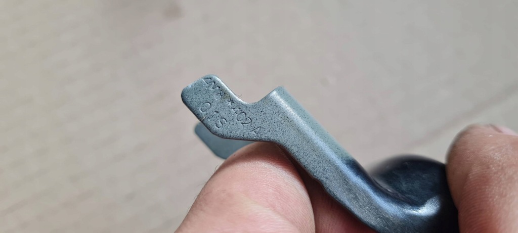 Sq8 4m rsq8 q8 кронштейн кронштейн цилиндра капот правый 4m8823402a 4m8402a Киев