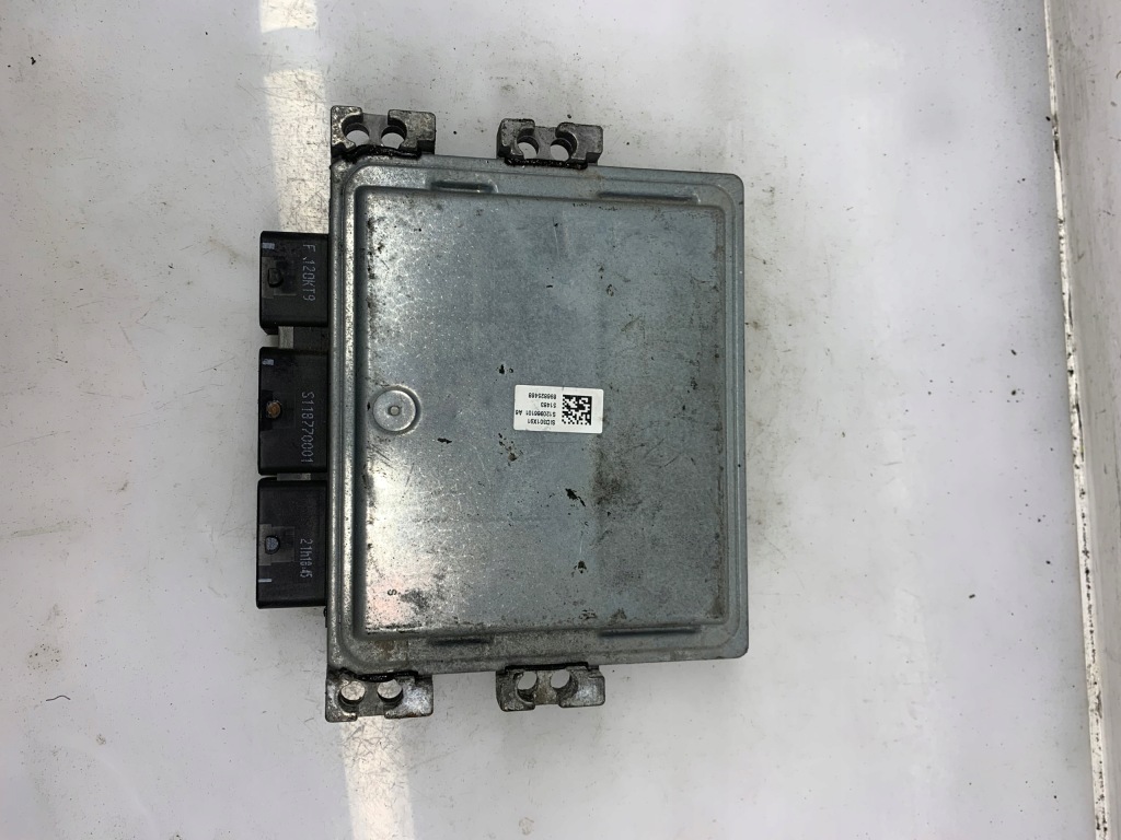 Бортовой компьютер двигателя renault s122326134a 8200981816 renault Оригинал