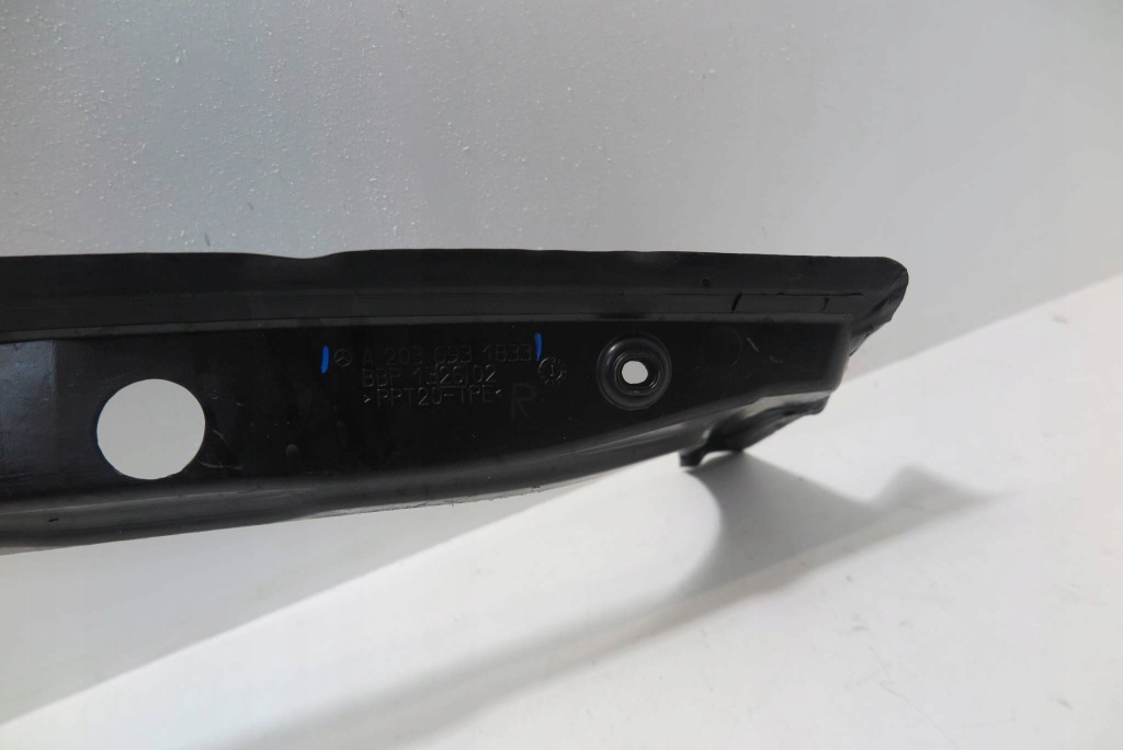 Купить Накладка стойка крышки багажника правый  mercedes benz w203 купе a2036931833