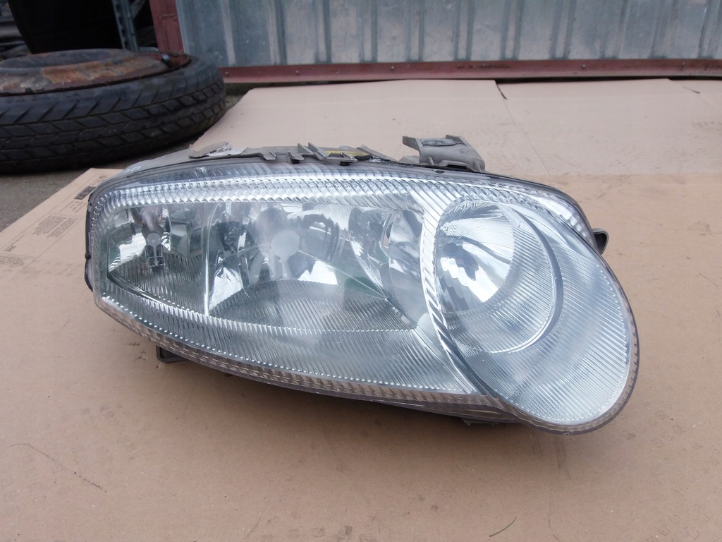 фото №1, Лампа правый перед 468261940 alfa romeo 147 europa