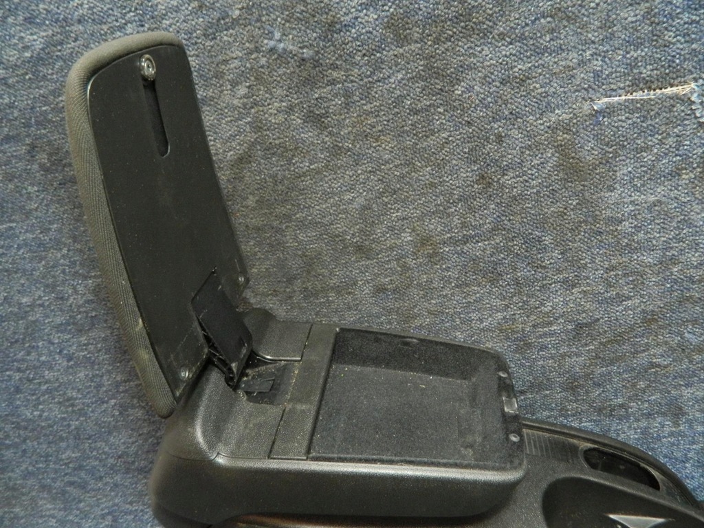 фото №5, Подлокотник туннель lancia delta 3 iii 08-14r.