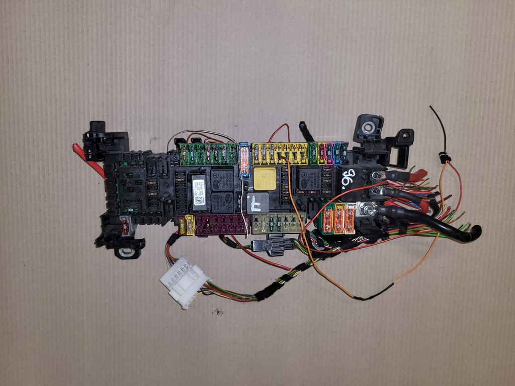 фото №1, Mercedes w176 коробка предохранителей