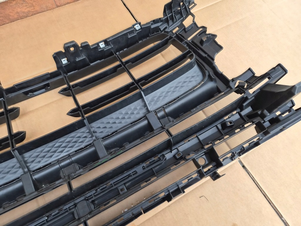 Решётка бампера передний porsche macan 95b ii lift оригинал хороший состояние Киев