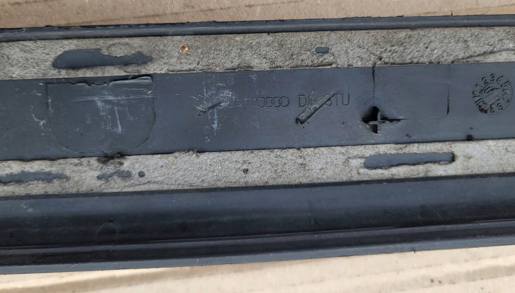 Молдинг поріг накладка поріг права wewnęt. audi a3 8p 3d оригінальний номер європа  8p3853492a Ціна