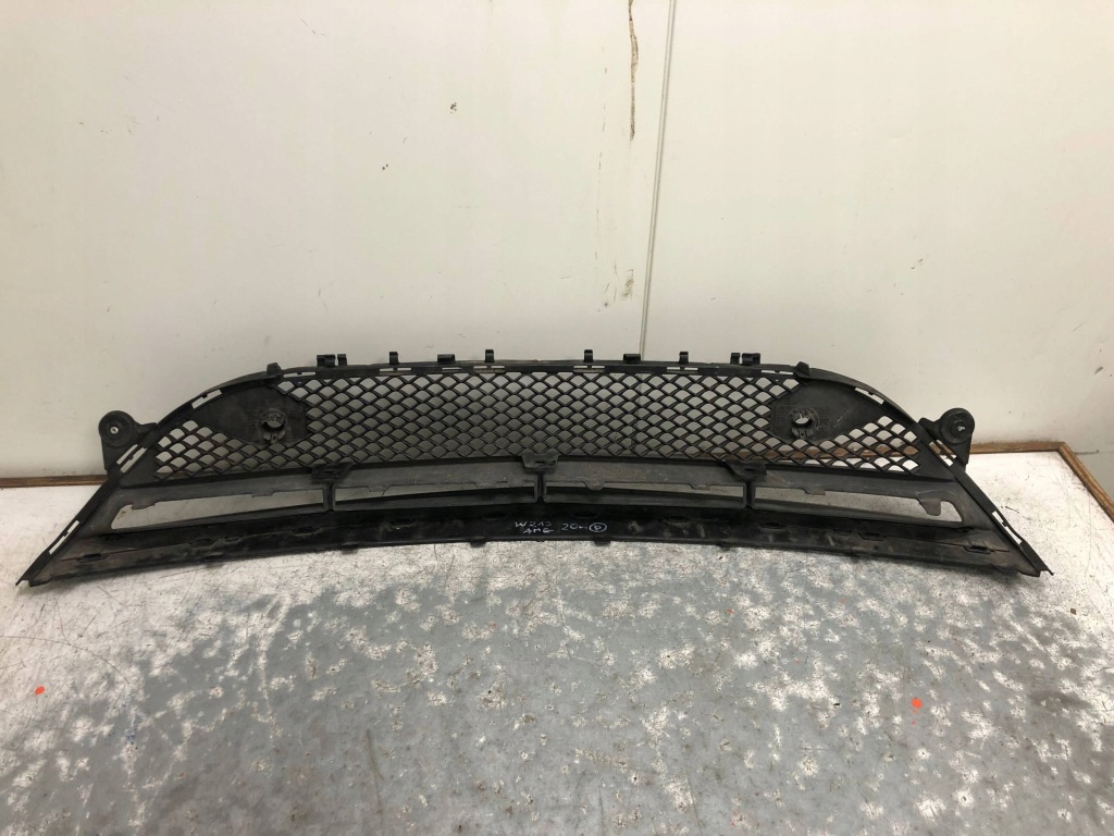 Решётка средняя бампера перед mercedes w213 amg a2138856900 Киев