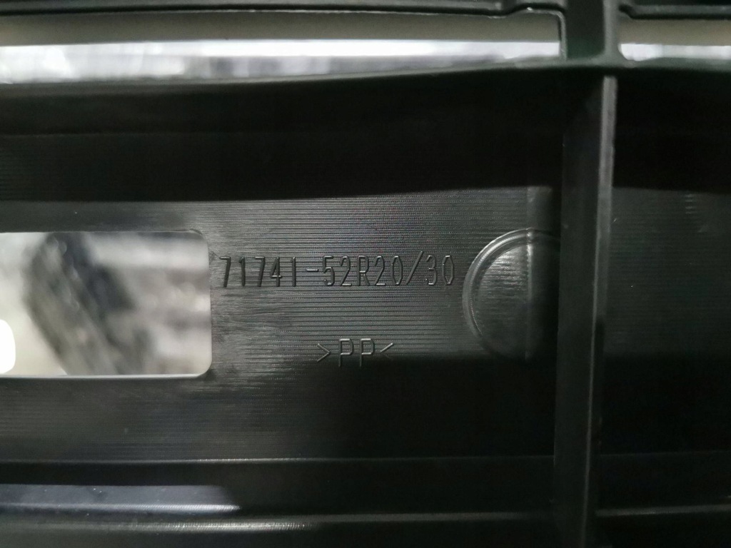 Бампер, решётка радиатора, решётка радиатора, решётки suzuki swift mk-8 przed lift 85. Киев