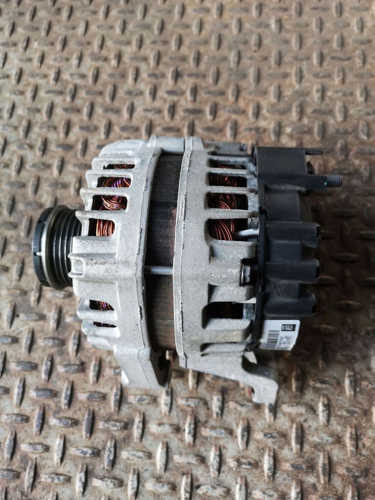 Купити Генератор opel оригінальний номер 13597226