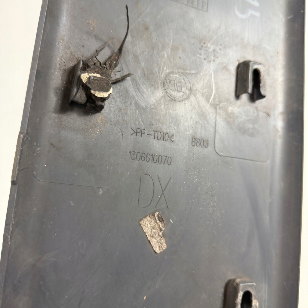 Молдинг двері правих правого створки jumper ducato оригінальний номер оригінал 1306610070 Доставка