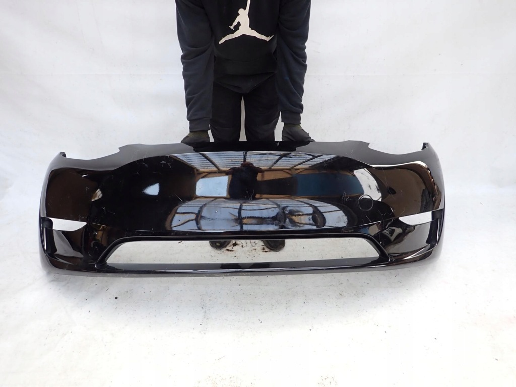 Tesla model y 20- бампер перед передний Оригинал