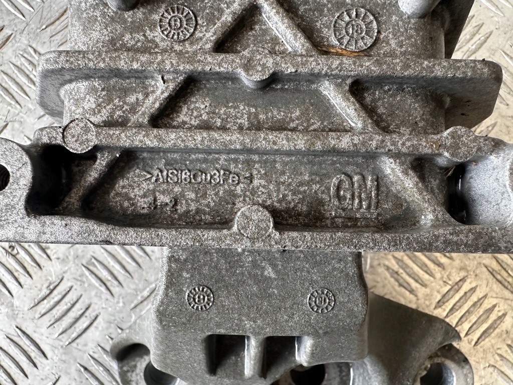 фото №10, Chevrolet equinox iii 18- usa 2.0 кронштейн подушка двигуна коробки 84154796