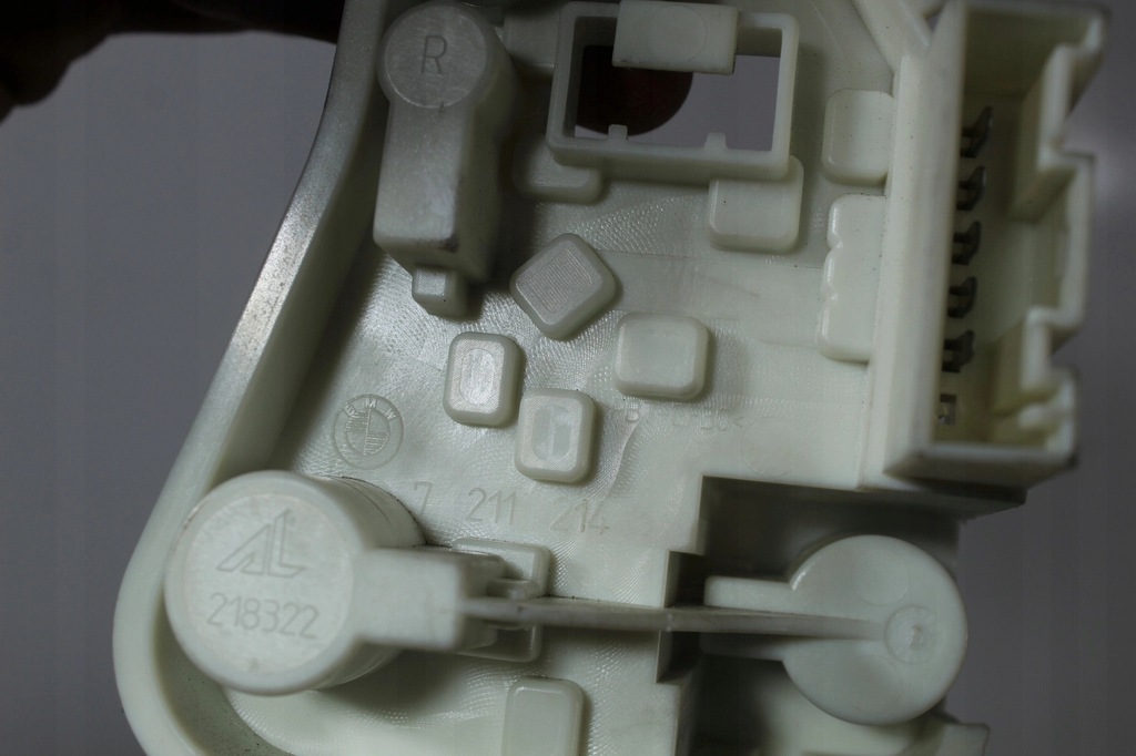 фото №8, Вкладыш лампы молдинг żarówkowa правый задняя bmw e90