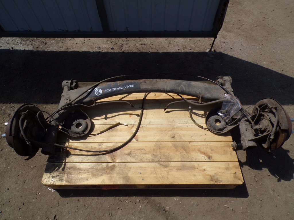 фото №1, Toyota avensis verso капот 1c0 шумоизоляция решётка радиатора