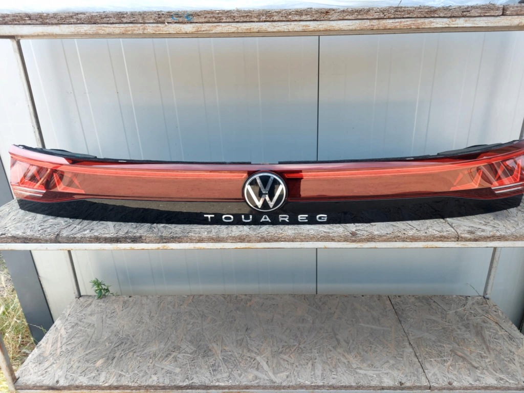 фото №1, Vw touareg iii lift 2023 - лампа накладка крышки багажника задняя