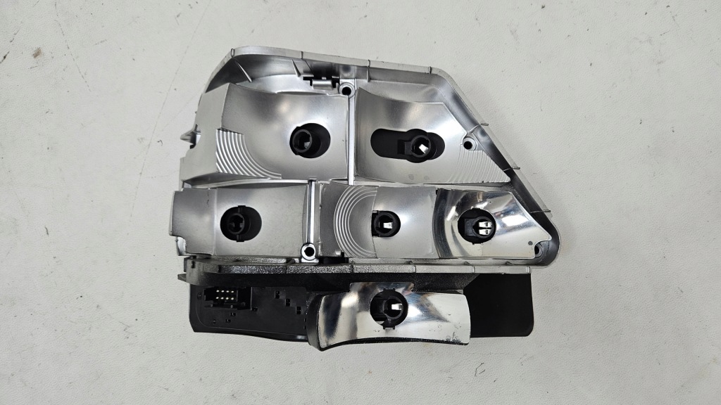 Купить Вкладыш лампы левый задний  mercedes s-klasa 1408200164